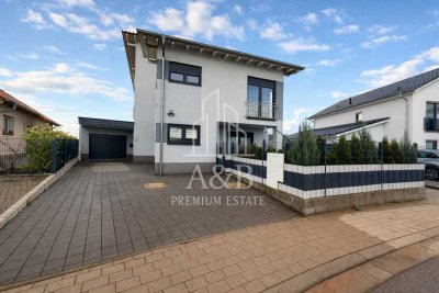 ** Ihr neues Familienglück: Neuwertiges Einfamilienhaus mit viel Platz **
