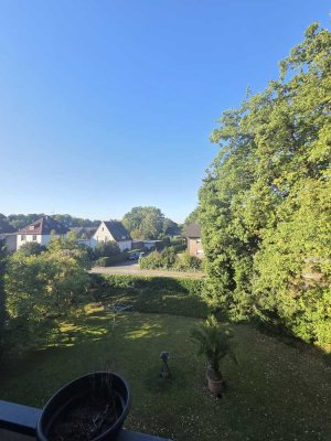 3 Zimmer Dachgeschosswohnung mit Einbauküche in Bielefeld-Ummeln