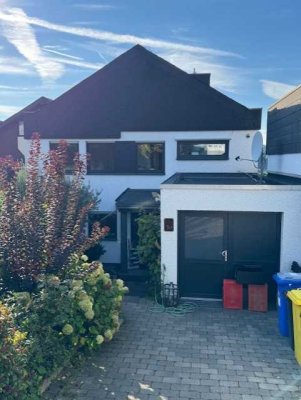 MAKLERFREI - Einfamilienhaus in geh. Wohnlage mit 6 Zimmern in Koblenz-Karthause Nord