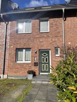 Gemütliches Reihenhaus mit schönem Garten, Werkkeller, Partyraum und großem Dachstudio