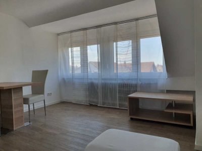 Voll ausgestattete, möblierte 2-Zimmer-Dachgeschosswohnung (EBK, WM)