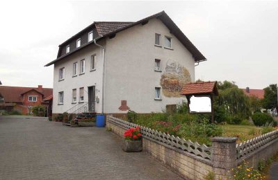 Großzügige Hofstelle mit Mehrfamilienhaus, Nebengebäuden und großem Grundstück