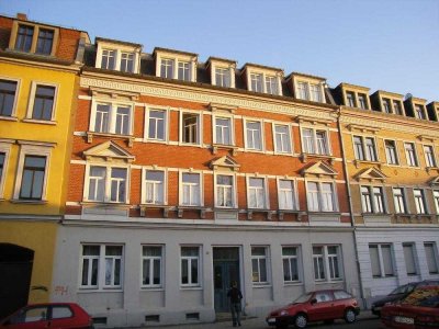 Ab August 2026: 2,5-Zimmer-Maisonettewohnung mit Laminatboden, sep. Küche und zwei Bädern