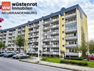 MIT BALKON UND KELLERRAUM: RENOVIERTE UND HELLE DREI-RAUM-WOHNUNG