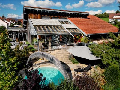 *WEITBLICK, KOMFORT, LUXUS*
Architektenvilla mit Pool, Luxusausstattung u. einer ELW in Böhmenkirch