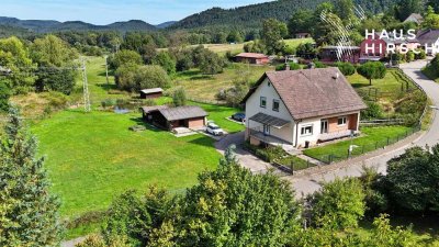 Zweifamilienhaus mit großem Grundstück