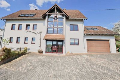Großzügiges 3-Familienhaus mit Terrasse, 2 Balkonen, Garage und großem Grundstück in Koblenz-Arzheim