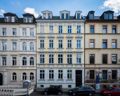 Bezugsfreie 4-Zimmer-Altbauwohnung mit Balkon und Gestaltungspotenzial in Leipzig-Lindenau
