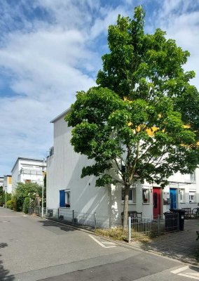 Modernes (Niedrigenergie-) Stadthaus mit Dachterrasse in ruhiger Lage mit Garten im Europaviertel