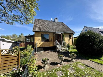 Kleines Einfamilienhaus mit Wintergarten in ruhiger Lage
