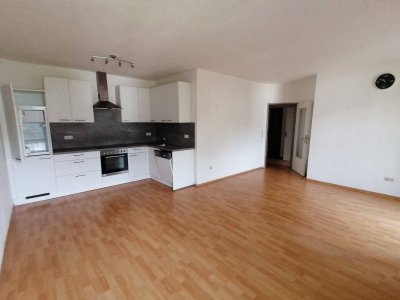 Freundliche, helle 2-Zimmer-Wohnung mit möblierter Küche und Balkon in guter Wohnlage in Obernberg
