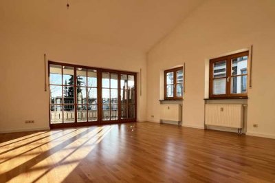 Helle Wohnung mit Gebirgsblick
Zentrale 2-Zimmer-DG-Wohnung in Penzberg