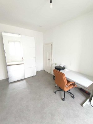 Teilmöbliertes helles 14m²-Zimmer in cozy 3er-WG