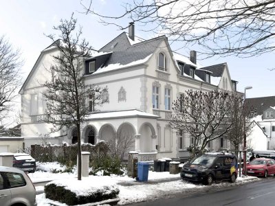 Kernsanierte Dachgeschoss-Wohnung in denkmalgeschützter Stadtvilla im Herzen von Velbert