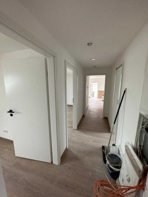 Stilvolle 4-Zimmer-DG-Wohnung mit Einbauküche in Nürnberg / WG-tauglich
