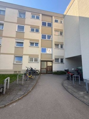 Immo Love Lechhausen- Ideal für Pendler 3 ZKB, 72m² mit EBK und Balkon!