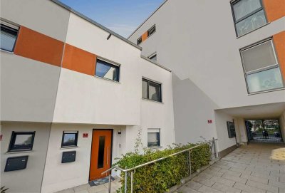 Neuwertiges 4-Zimmer-Stadthaus mit Südterrasse, kleinem Garten & 2-TG Stellplätze auf 127 m²