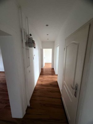 Exklusive, vollständig renovierte 4-Zimmer-Wohnung in Niederrad