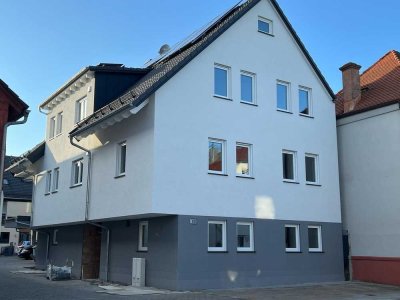 Neubau-Erstbezug: Lichtdurchflutete 3,5-Zimmer-Dachgeschosswohnung mit Sonnenbalkon