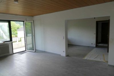 Geräumige 4 Zimmer mit Balkon und Garage - zur Zeit wird noch renoviert!