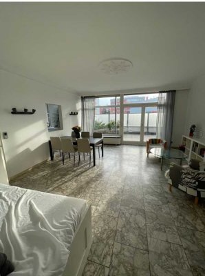 Dachterassenwohnung mit 4,5 Zimmern in Schwabing-West