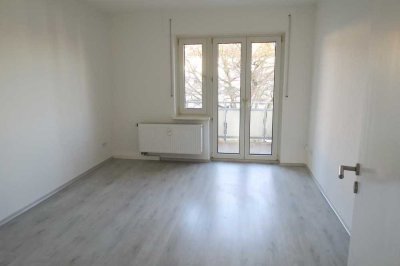 Klein aber FEIN * 3. OG * RENOVIERT * frei ab 01.04. * BALKON * nähe Gartenschau KL WEST