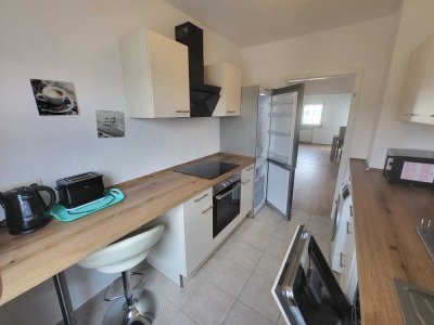 Helle 4+ Zimmer, komplett möbliert, Südbalkon, Winkeler Str.; ab 01.08.2025