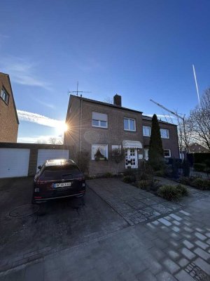 Schönes Einfamilienhaus, einseitig angebaut