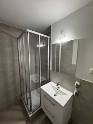 Erstbezug nach Sanierung: 4-Zimmer-Wohnung in München mit Balkon + Auto Stellplatz + Keller