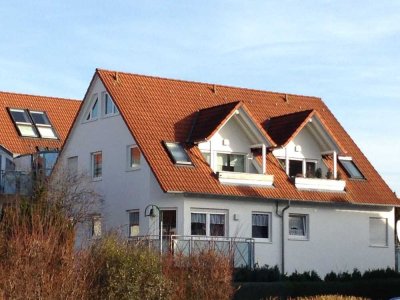 Helle und zeitlose 3-Zimmer-Dachgeschoss-Maisonette-Wohnung mit Balkon