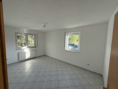 Erstbezug nach Sanierung: 3-Zi.-Wohnung mit Balkon in Langgöns