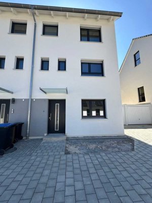 Moderne Doppelhaushälfte in ruhiger, zentrumsnaher Lage von Heidenheim - Neubau-Erstbezug