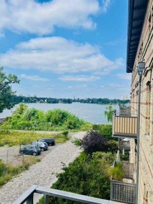Boelckespeicher in Potsdam! Traumhafte Wohnung mit Balkon, EBK, Parkett, Aufzug uvm.
