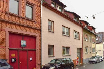 Handschuhsheim: MFH mit 3 WE - eine Wohnung mit Balkon frei, 3 Garagen, Dachspitze ausgebaut