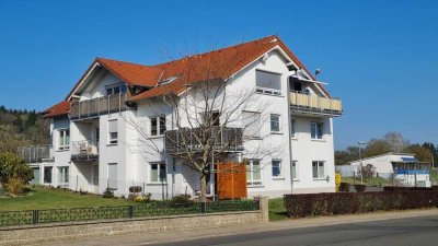 Mit Klimaanlage u. Balkon: Freundliche u. helle 2 Zimmer-Wohnung mit neuem modernen Bad in Buseck