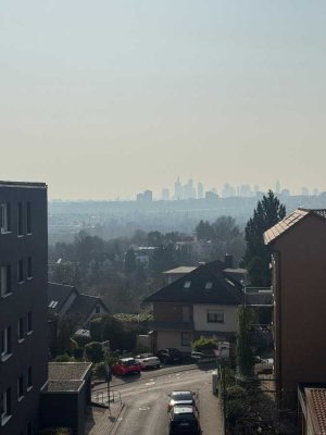 Exklusive leerstehende Wohnung mit Skylineblick und Penthouse-Charakter!