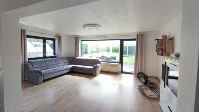 4 Zimmer Erdgeschosswohnung 110qm mit großem Garten und Wintergarten