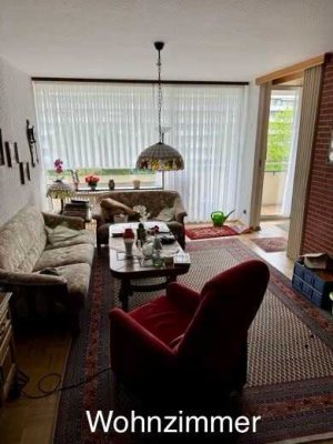 Helle 4-Zimmer-Wohnung mit großem Balkon und Einbauküche