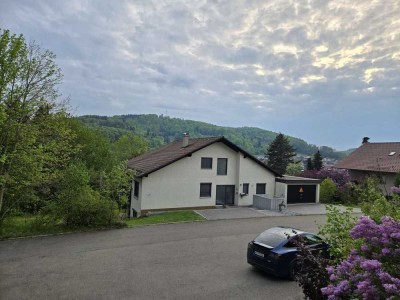 Großzügiges Mehrfamilienhaus mit Ausbaupotenzial, Sauna, Wintergarten und großem Garten