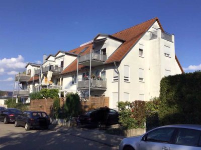 Helle und ruhige 3 Zi. Maisonette-Wohnung mit Balkon in Jesingen / Kirchheim, zentrale Lage