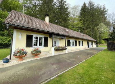 Bad Gleichenberg - Idyllisches Haus mit 3 Zimmern, einer Wohnküche und großem, schönen Garten !