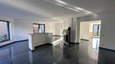 provisionsfreie hochwertige Gartenwohnung mit Einbauküche, Sauna, Kamin,  und direktem Waldzugang