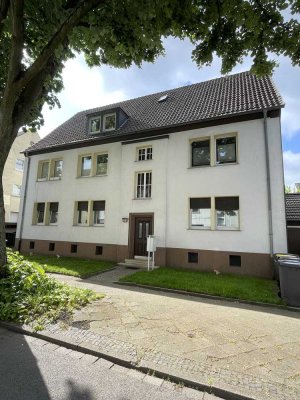 Sehr schöne 3,5 Zimmer Wohnung mit Garage u. Stellplatz am Stadtgarten von Bochum-Wattenscheid
