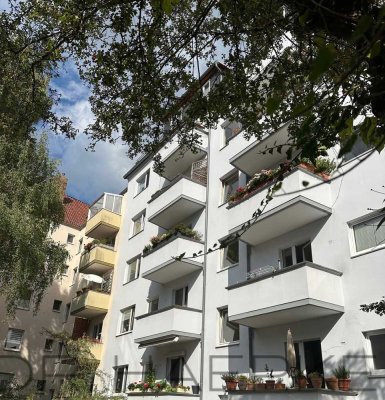 FÜR SÜDSTADTFANS: RUHIG & WEIT OBEN GELEGENE 4-ZI-ETW MIT LASTENLIFT, SÜDBALKON (+ GARAGE OPTIONAL)