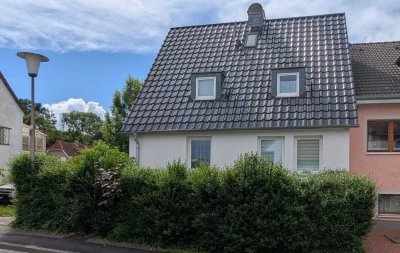 KS-Bettenhausen: Großes Grundstück mit 2 Einfamilienhäusern bebaut