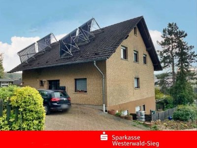 Nähe Gebhardshain (Steinebach)  - Dreifamilienhaus in schöner ruhiger Lage