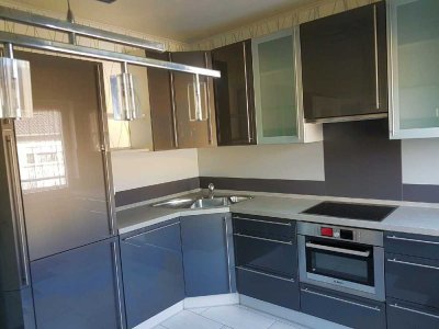 Modernisierte Wohnung mit drei Zimmern sowie Balkon und Einbauküche in Schwetzingen