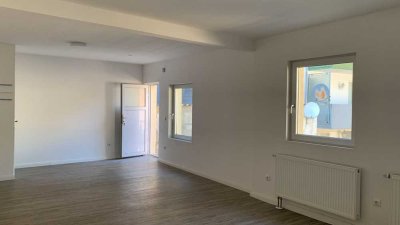 Wohnung in Aachener Innenstadt, auf Wunsch mit Lager, Stellplatz anmietbar.