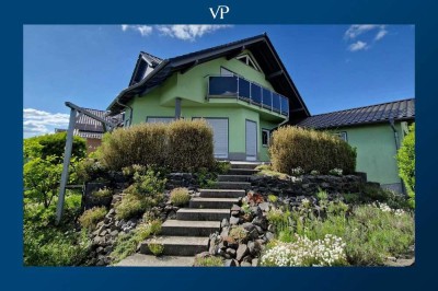 Neuwertiges Einfamilienhaus mit Einliegerwohnung in modernem Wohngebiet.