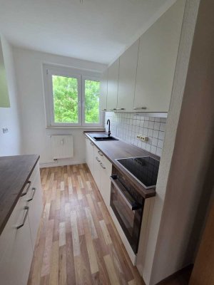 Wohnung mit großem Balkon und Einbauküche